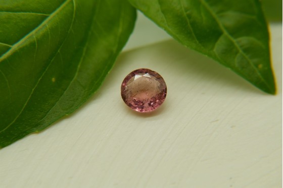 orangish-Pink Sapphire - Round - 0.9 ct. - COR