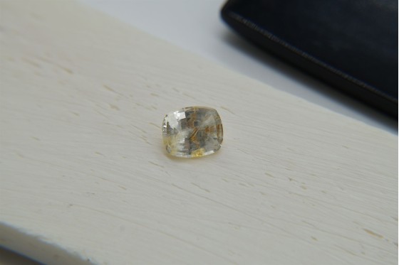 Pastel yellowish-White Sapphire - Rectangular - 1.7 ct. - COR