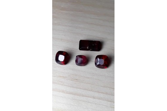 5 unheated Rubies - Cushion - 3.1 ct. - COR