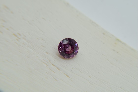 Vivid orangish-Violet Sapphire - Round - 1.05 ct. - COR