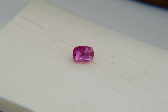 APPRAISED PREMIUM: Neon orangish-Pink Sapphire - Rectangular - 0.9 ct. - COR