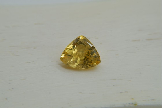 PREMIUM: Vivid intense Yellow Sapphire - Triangular - 2.4 ct. - AGL