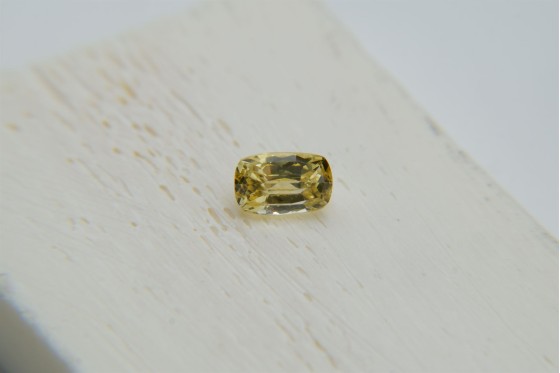 PREMIUM: Vivid intense Yellow Sapphire - Rectangular - 1.1 ct. - COR