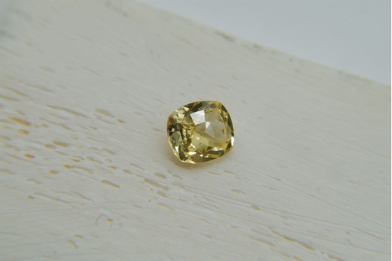 PREMIUM: Vivid intense Yellow Sapphire - Rectangular - 1.06 ct. - IGL