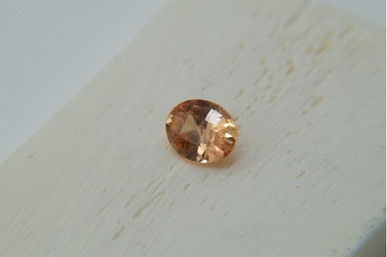 PREMIUM: Pink-Orange padparadscha-like Sapphire - Oval - 1.39 ct. - IGL