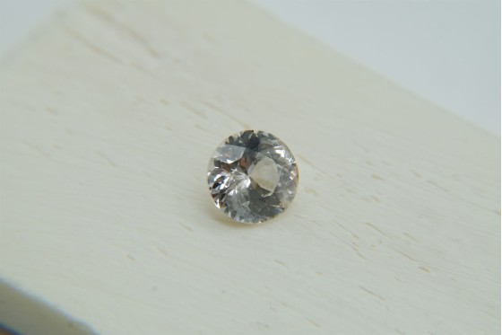 PREMIUM: Vivid white Sapphire - Round - 1.65 ct. - IGL