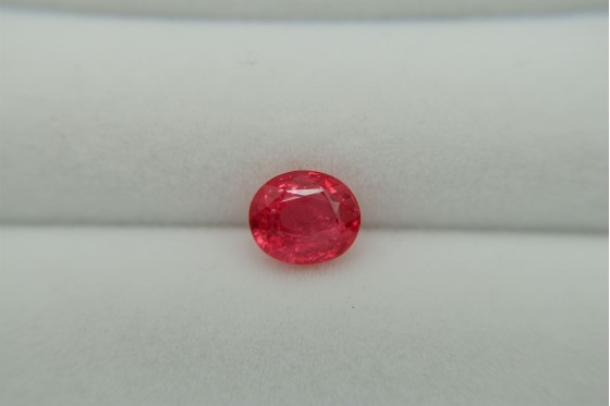 RARE: Neon orangish-Red Mahenge Spinel - Oval - 1.58 ct. - AGL