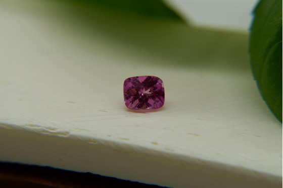 Vivid Pink Sapphire - Oval - 0.9 ct. - COR