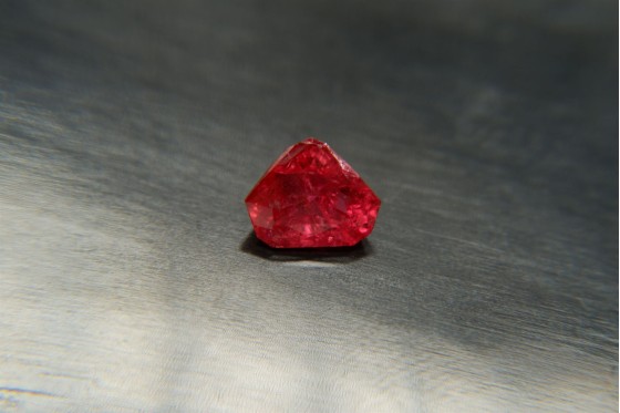 RARE: Neon Red Mahenge Spinel - Triangular - 1.45 ct. - COR