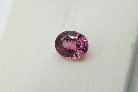 PREMIUM: Vivid Orange-Pink Rhodolite Garnet - Oval - 2.68 ct. - IGL