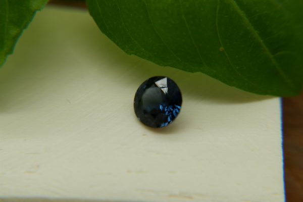 Peacock Blue Sapphire - Round - 1.45 ct - COR authenticated